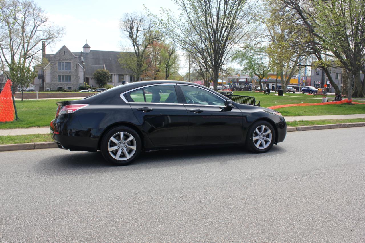Acura TL 6-Speed AT with Tech Package and 18-In. WP 2013