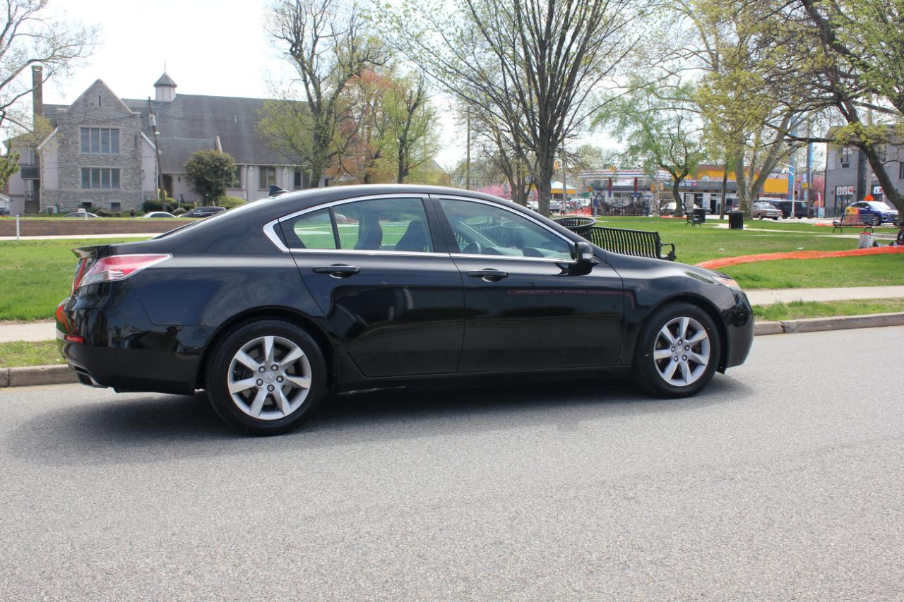 Acura TL 6-Speed AT with Tech Package and 18-In. WP 2013