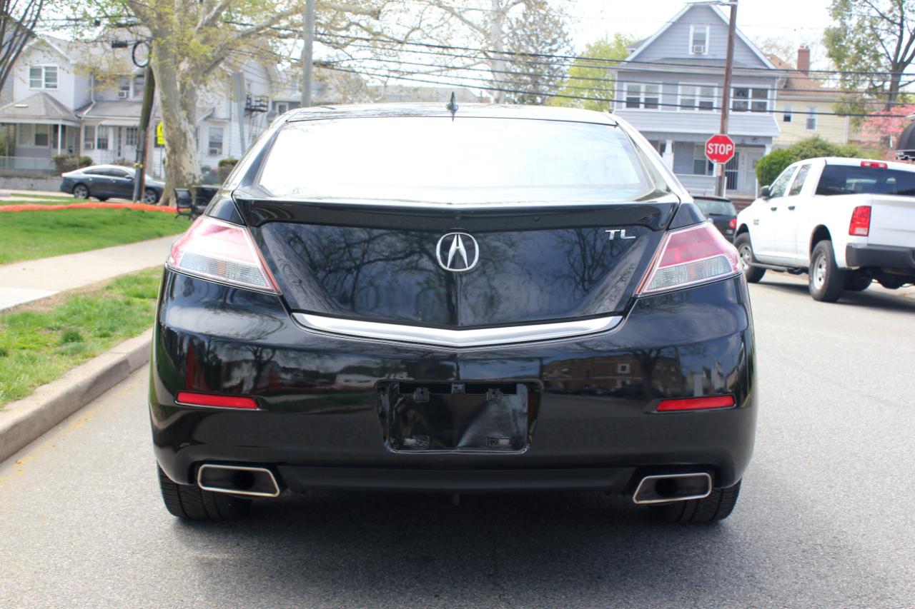 Acura TL 6-Speed AT with Tech Package and 18-In. WP 2013