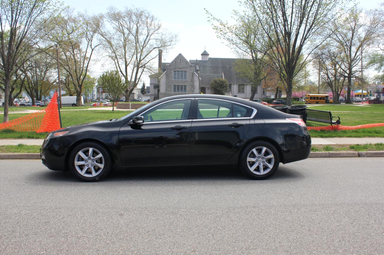 Acura TL 6-Speed AT with Tech Package and 18-In. WP 2013