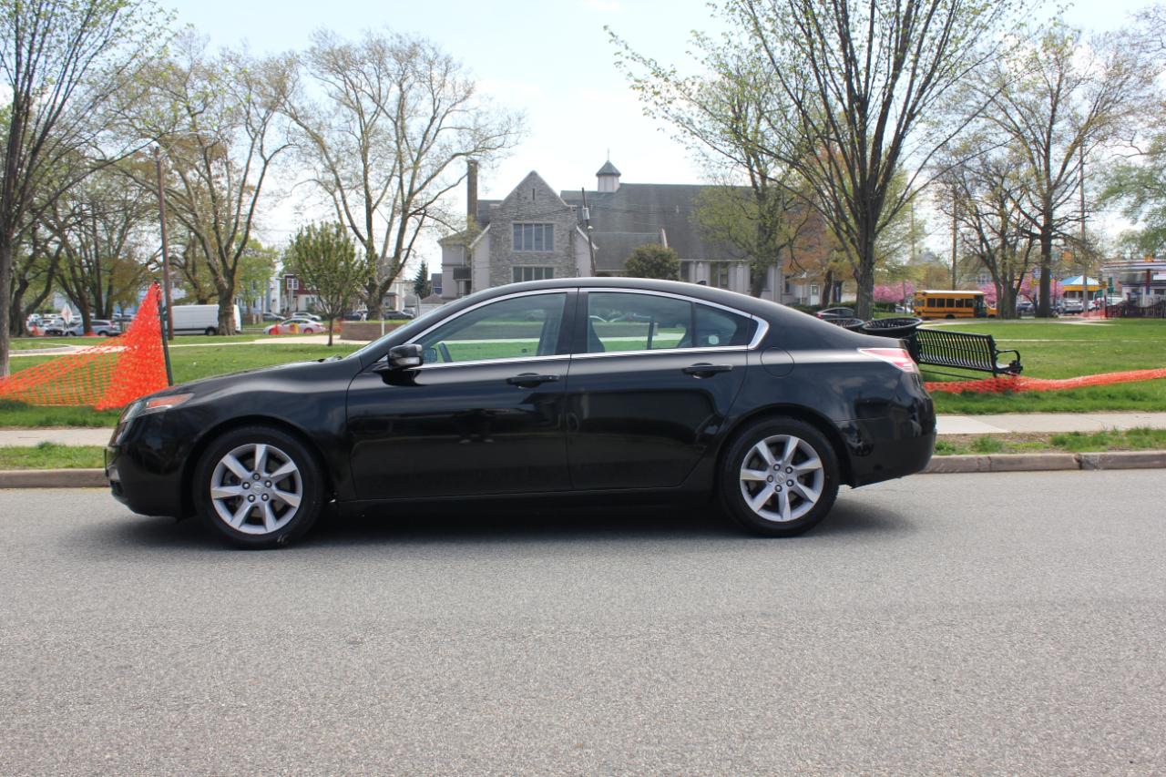 Acura TL 6-Speed AT with Tech Package and 18-In. WP 2013
