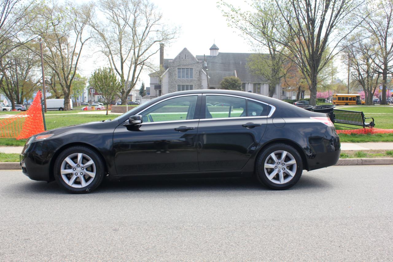Acura TL 6-Speed AT with Tech Package and 18-In. WP 2013