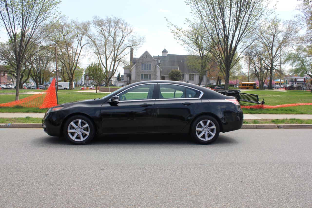 Acura TL 6-Speed AT with Tech Package and 18-In. WP 2013