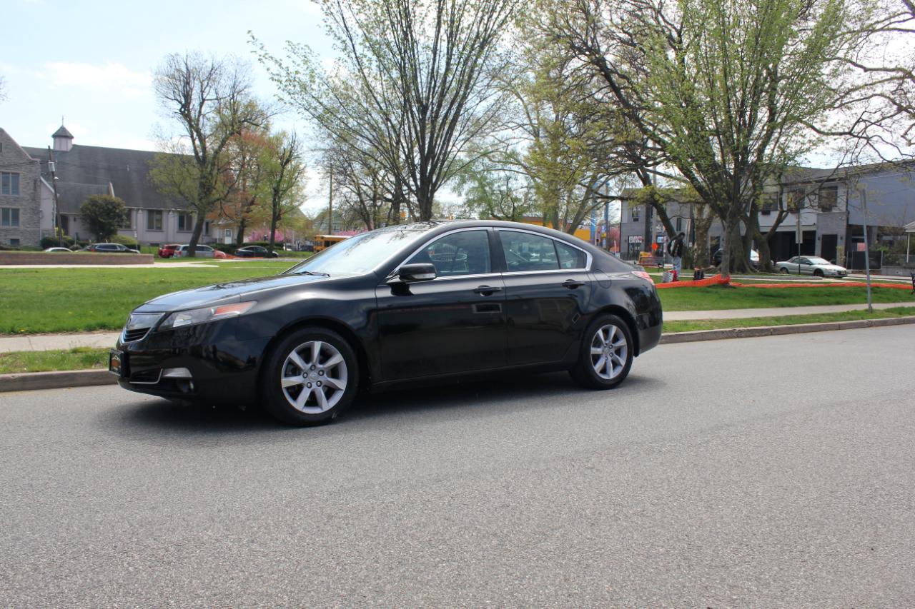 Acura TL 6-Speed AT with Tech Package and 18-In. WP 2013