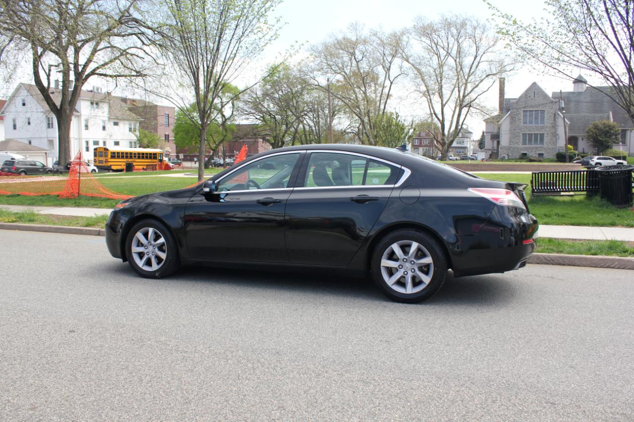 Acura TL 6-Speed AT with Tech Package and 18-In. WP 2013