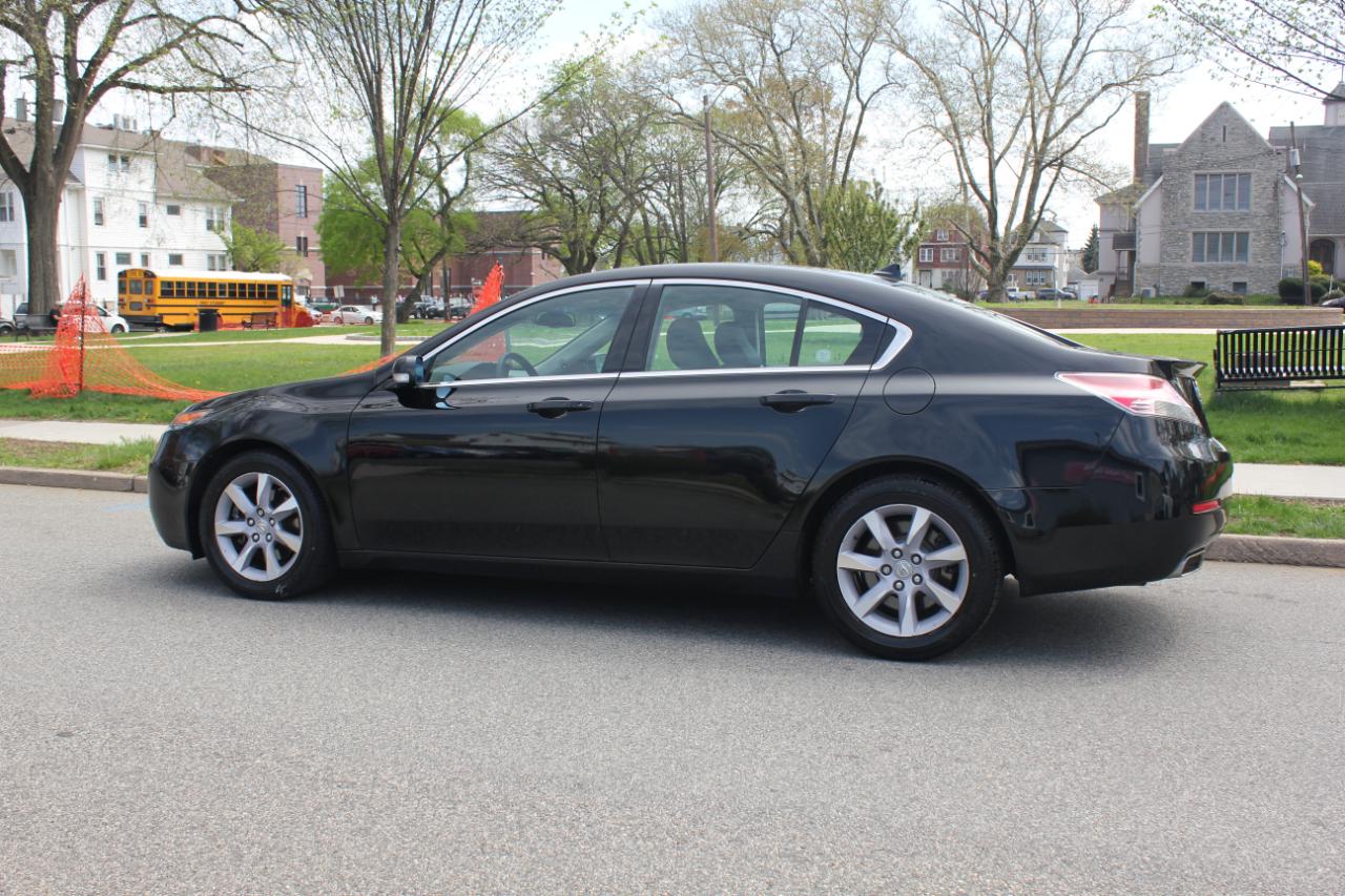 Acura TL 6-Speed AT with Tech Package and 18-In. WP 2013