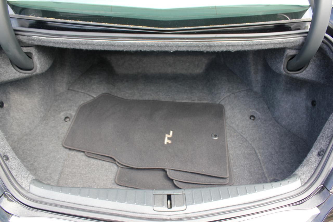 Acura TL 6-Speed AT with Tech Package and 18-In. WP 2013