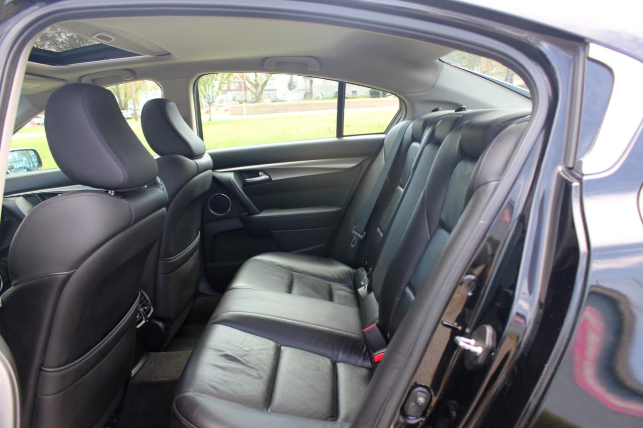 Acura TL 6-Speed AT with Tech Package and 18-In. WP 2013