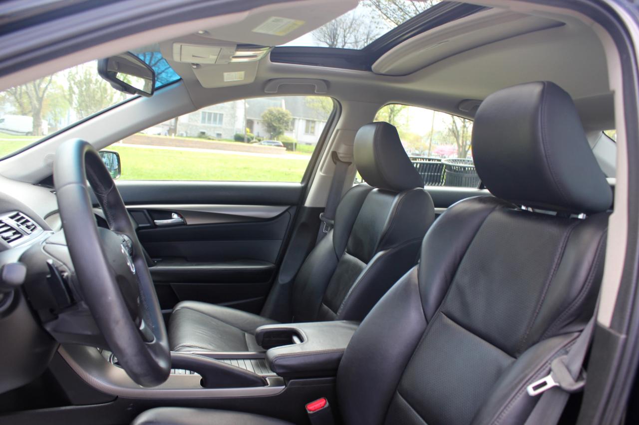 Acura TL 6-Speed AT with Tech Package and 18-In. WP 2013