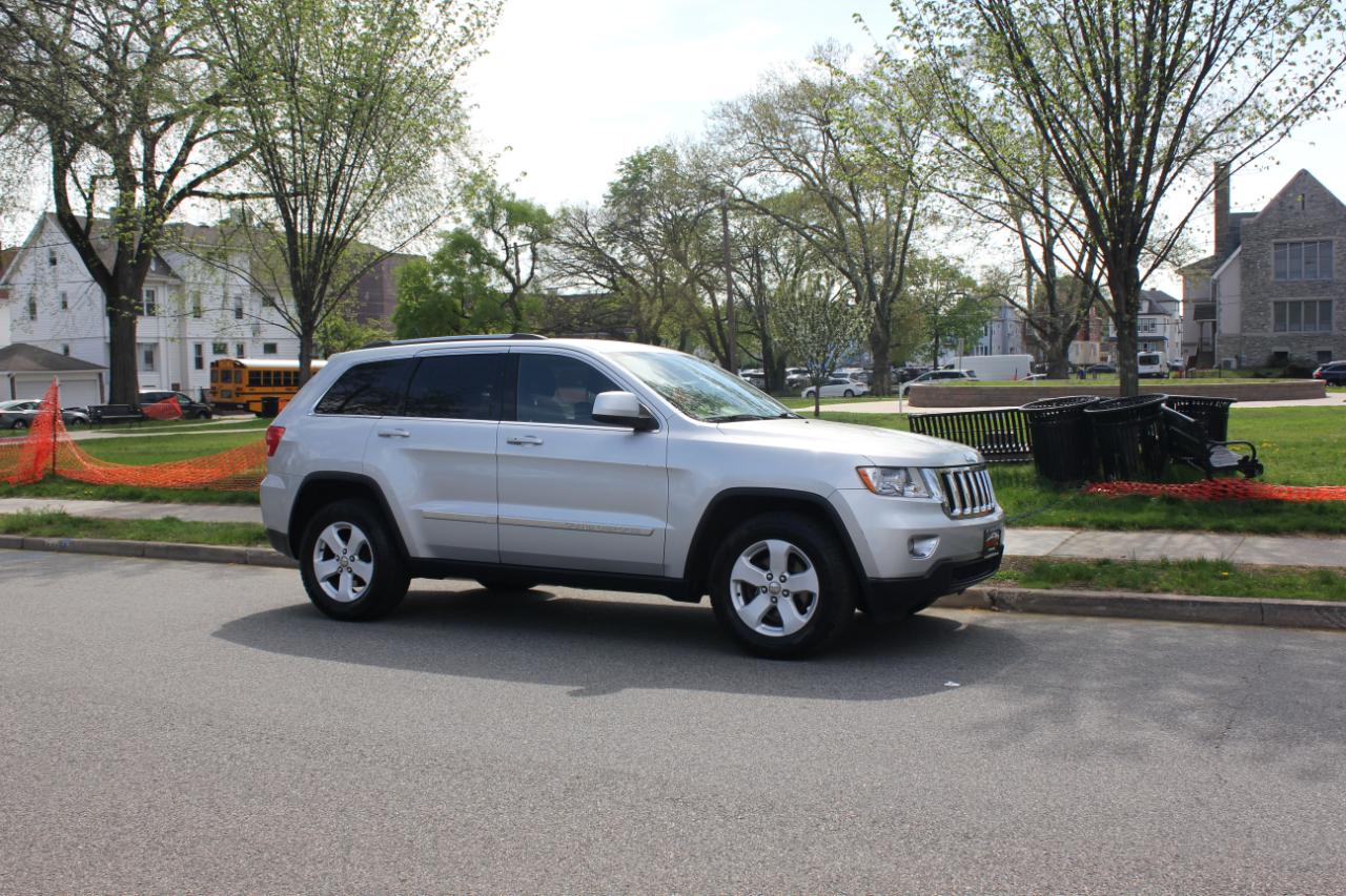 Jeep Grand Cherokee Laredo 4WD 2011