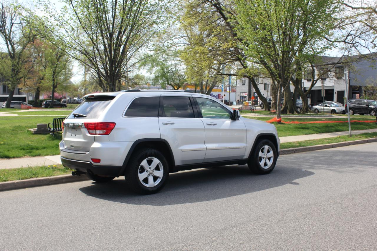 Jeep Grand Cherokee Laredo 4WD 2011