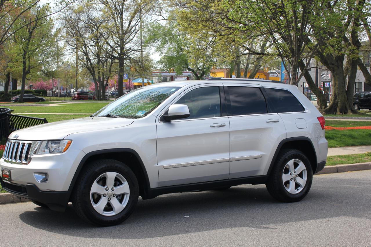 Jeep Grand Cherokee Laredo 4WD 2011