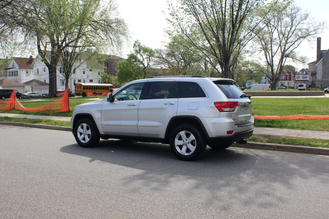 Jeep Grand Cherokee Laredo 4WD 2011