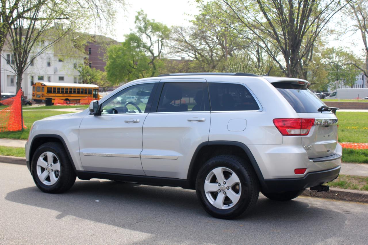 Jeep Grand Cherokee Laredo 4WD 2011
