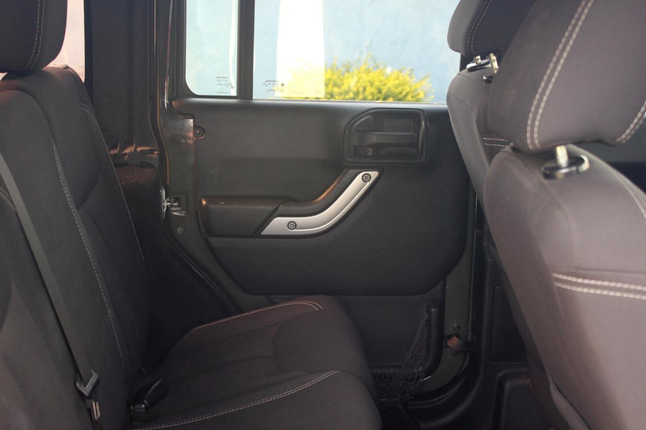 Jeep Wrangler Unlimited Sahara 4WD 2015