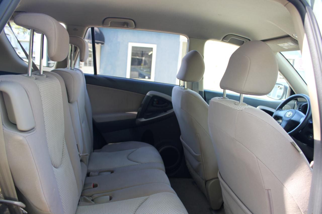 Toyota RAV4 Base I4 4WD 2007