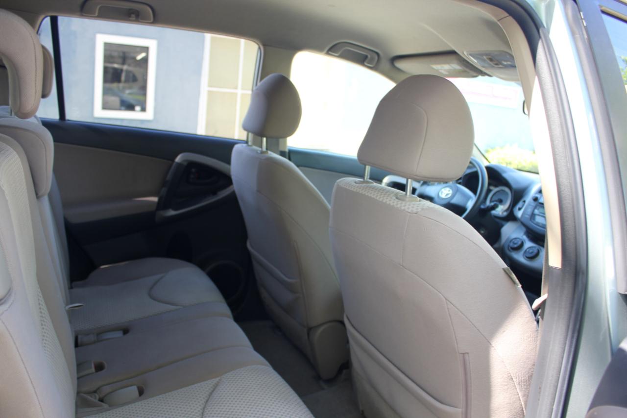 Toyota RAV4 Base I4 4WD 2007