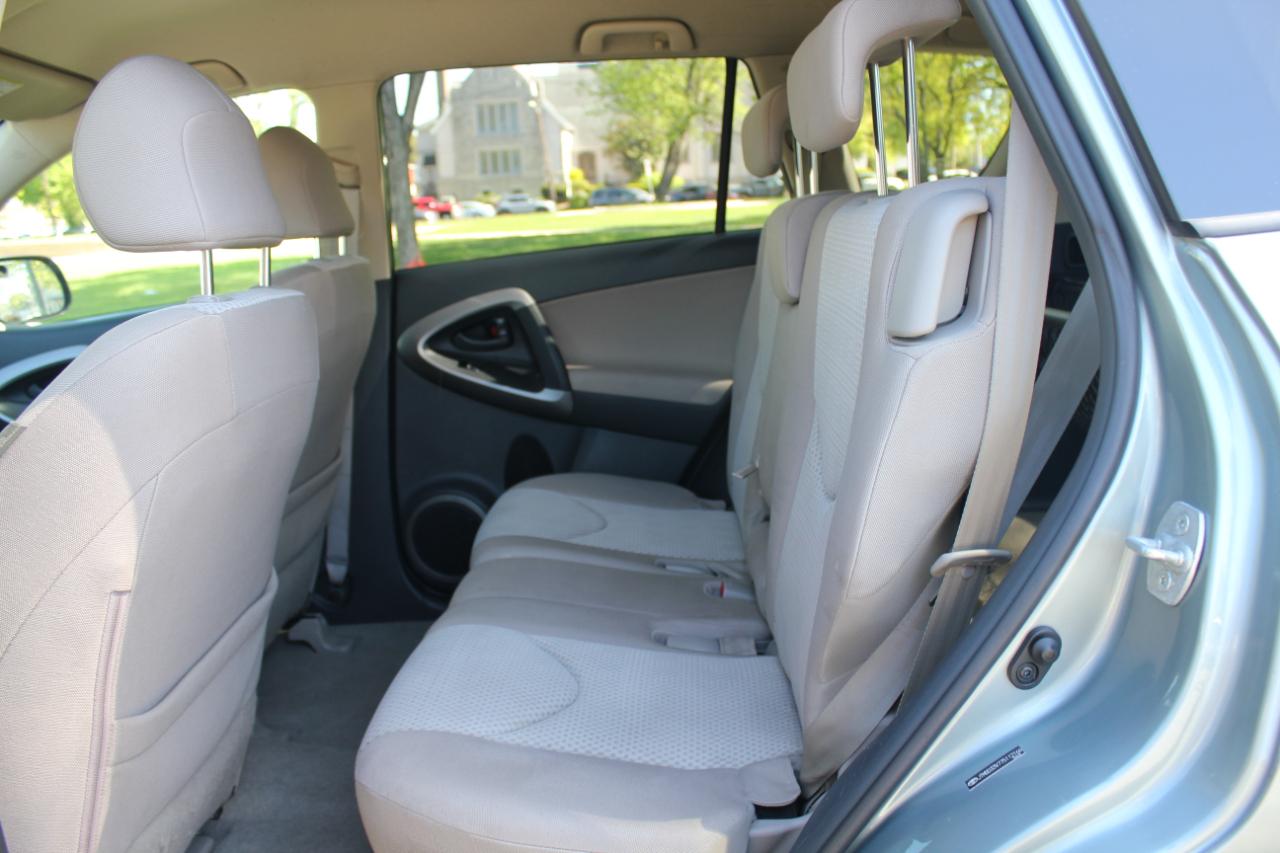 Toyota RAV4 Base I4 4WD 2007