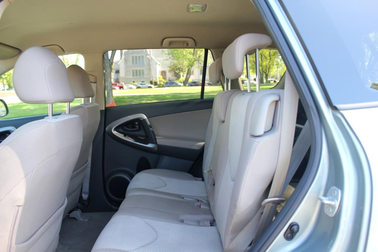 Toyota RAV4 Base I4 4WD 2007