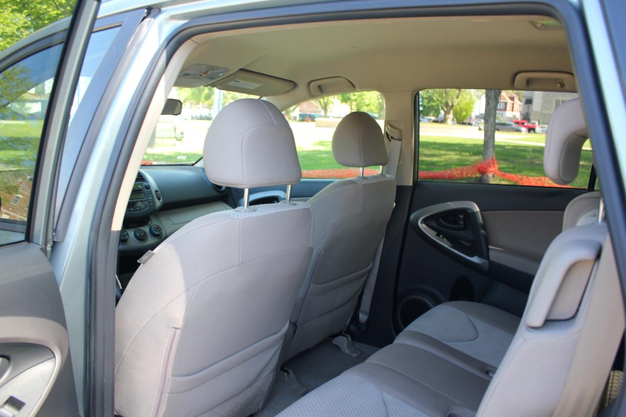 Toyota RAV4 Base I4 4WD 2007