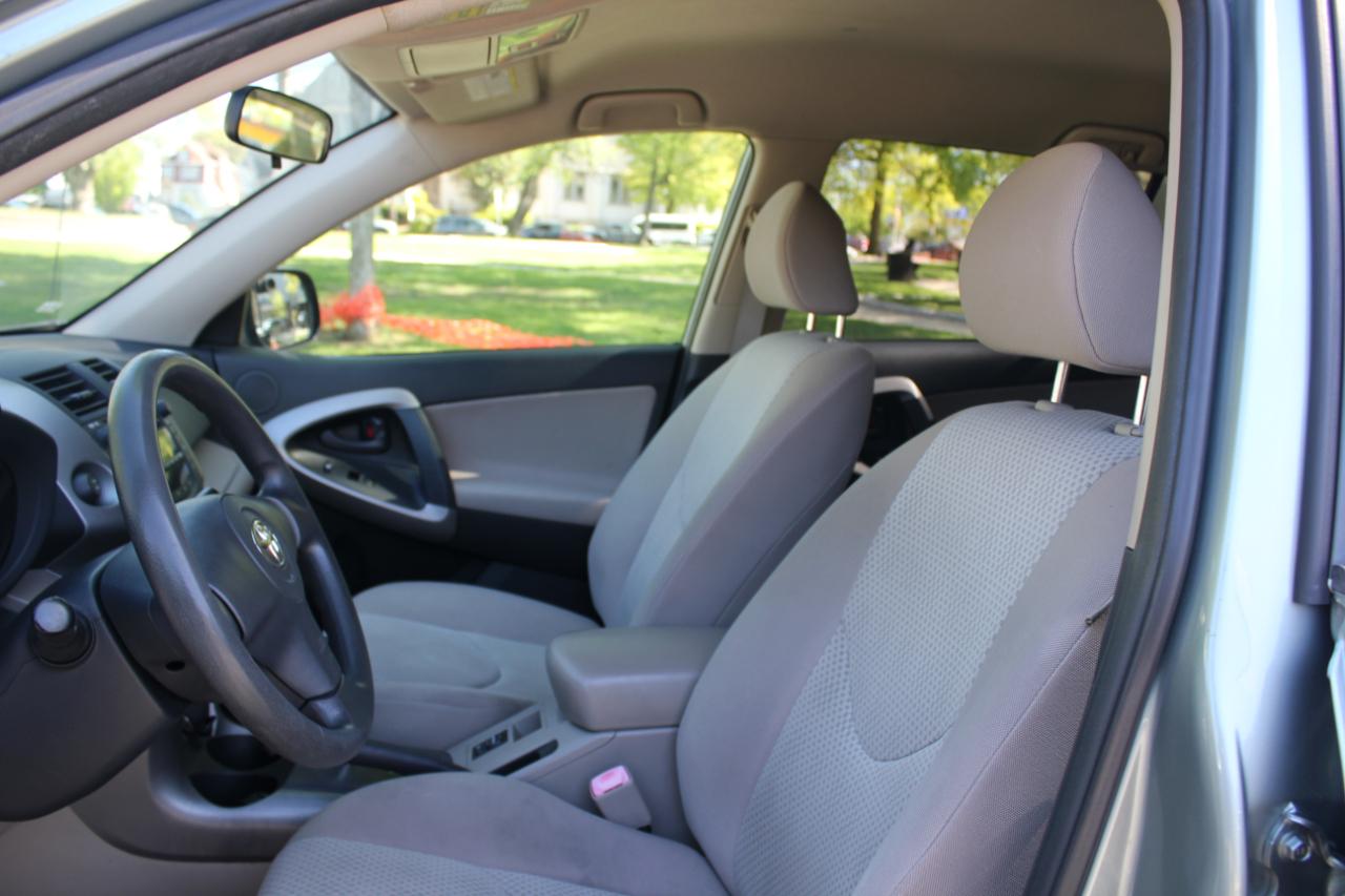 Toyota RAV4 Base I4 4WD 2007