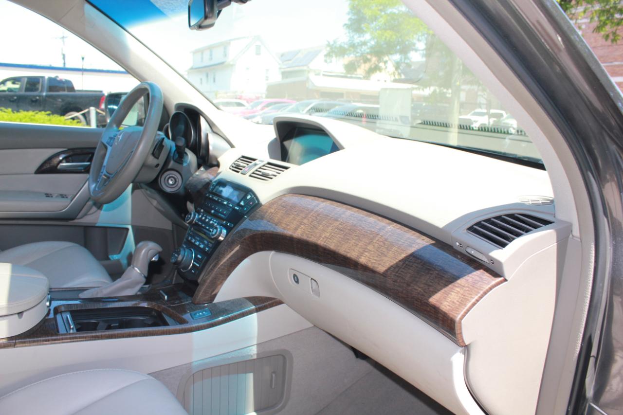 Acura MDX 6-Spd AT w/Tech and Entertainment Package 2012