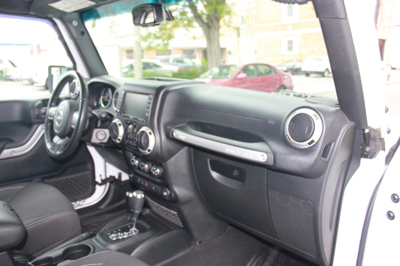 Jeep Wrangler Unlimited Sahara 4WD 2016