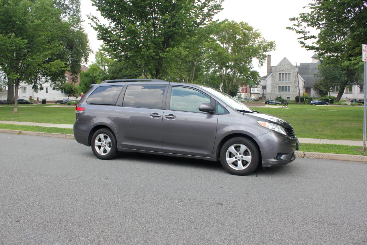 Toyota Sienna LE FWD 8-Passenger V6 2014