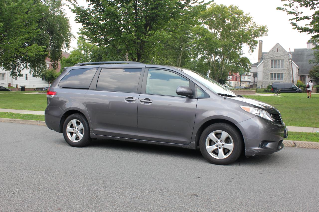 Toyota Sienna LE FWD 8-Passenger V6 2014
