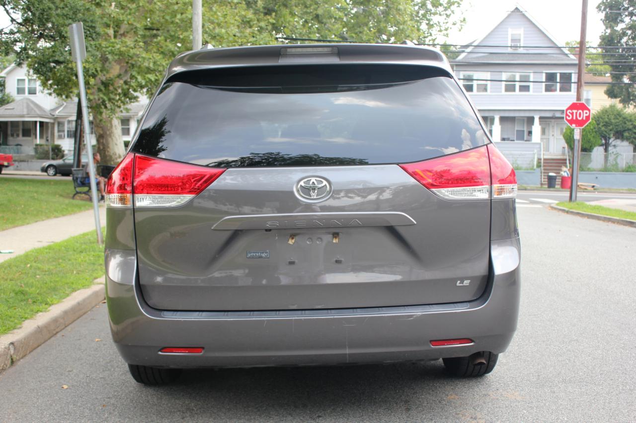Toyota Sienna LE FWD 8-Passenger V6 2014