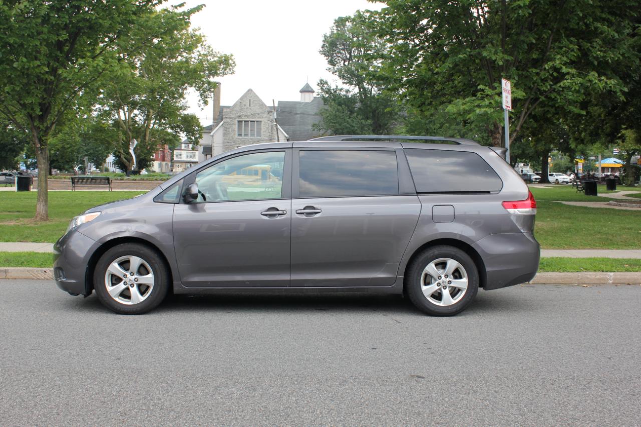 Toyota Sienna LE FWD 8-Passenger V6 2014