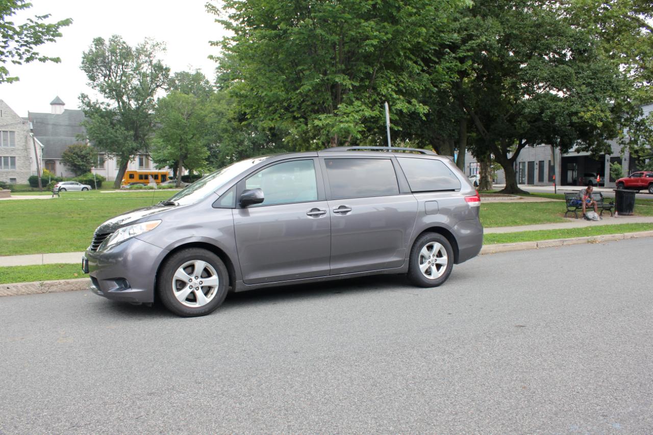 Toyota Sienna LE FWD 8-Passenger V6 2014