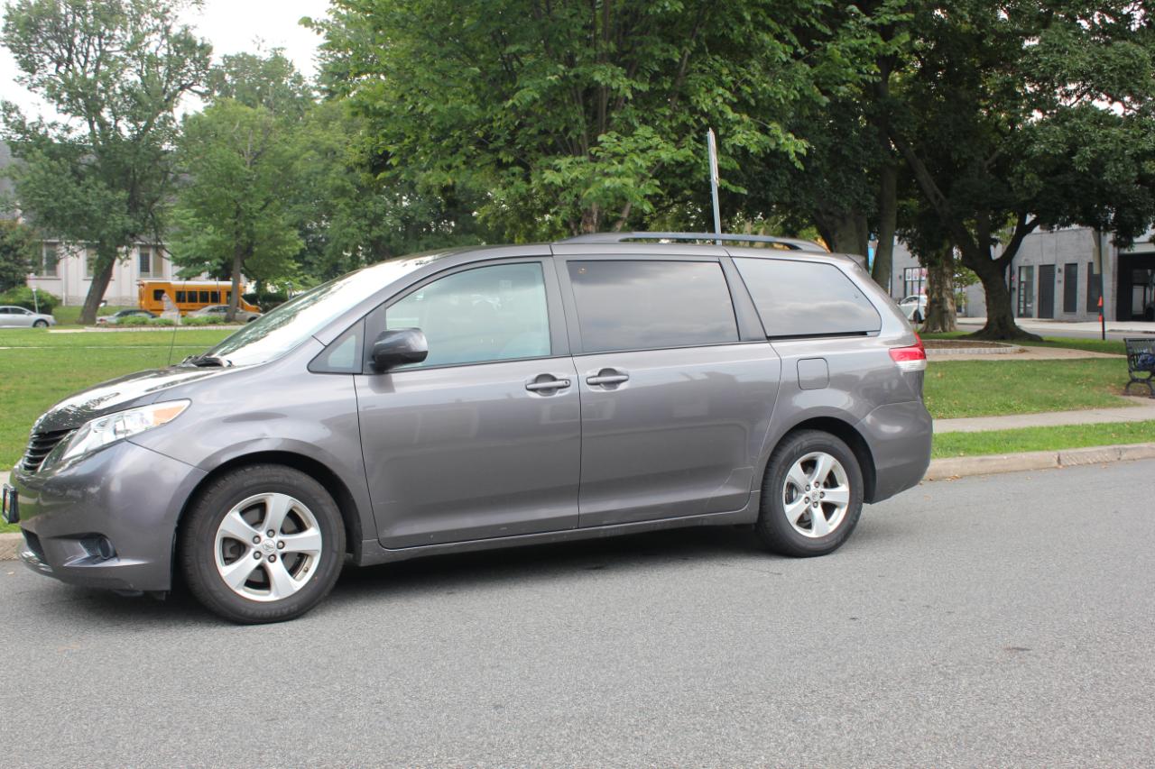 Toyota Sienna LE FWD 8-Passenger V6 2014