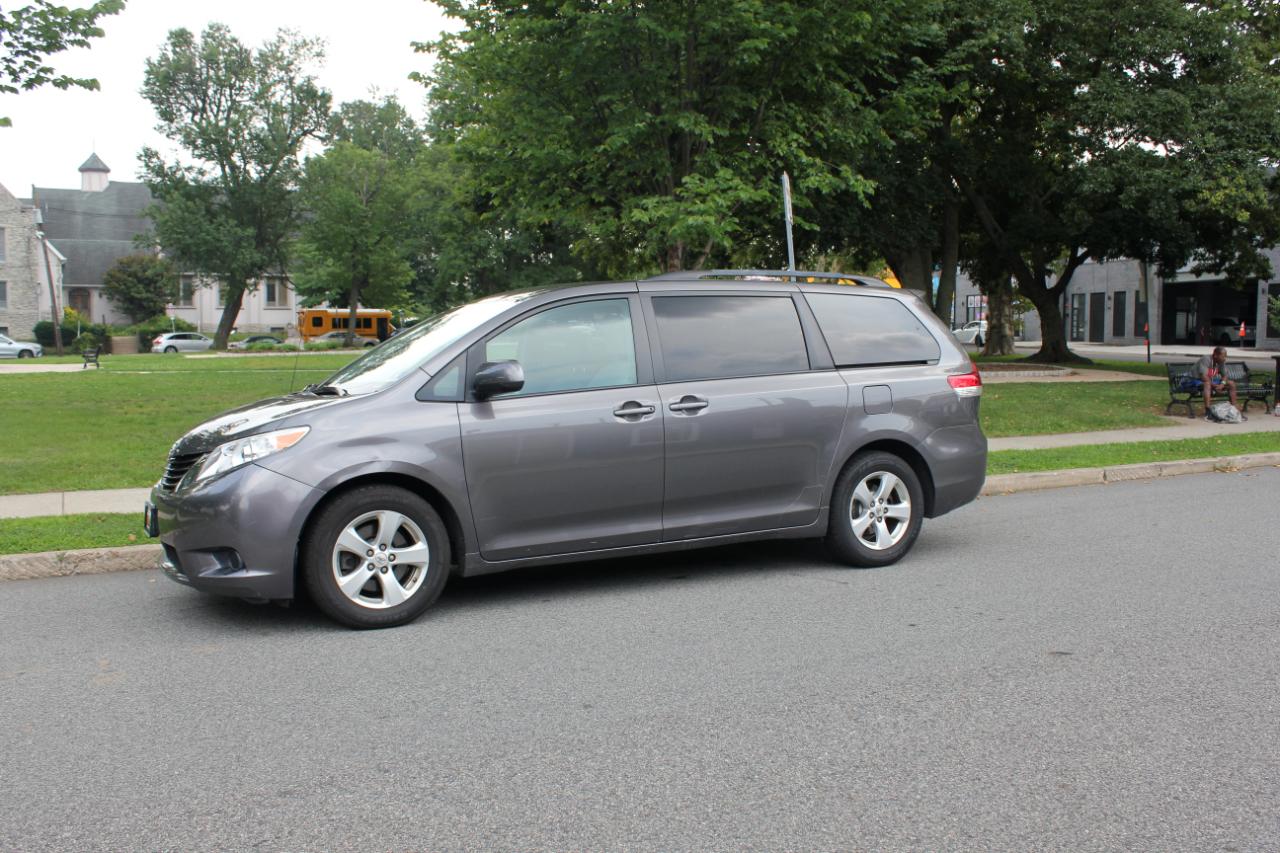 Toyota Sienna LE FWD 8-Passenger V6 2014