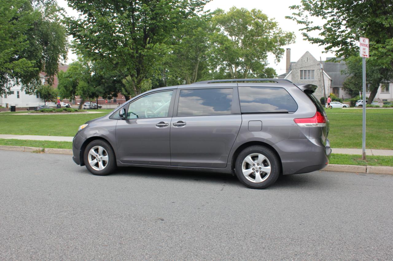 Toyota Sienna LE FWD 8-Passenger V6 2014