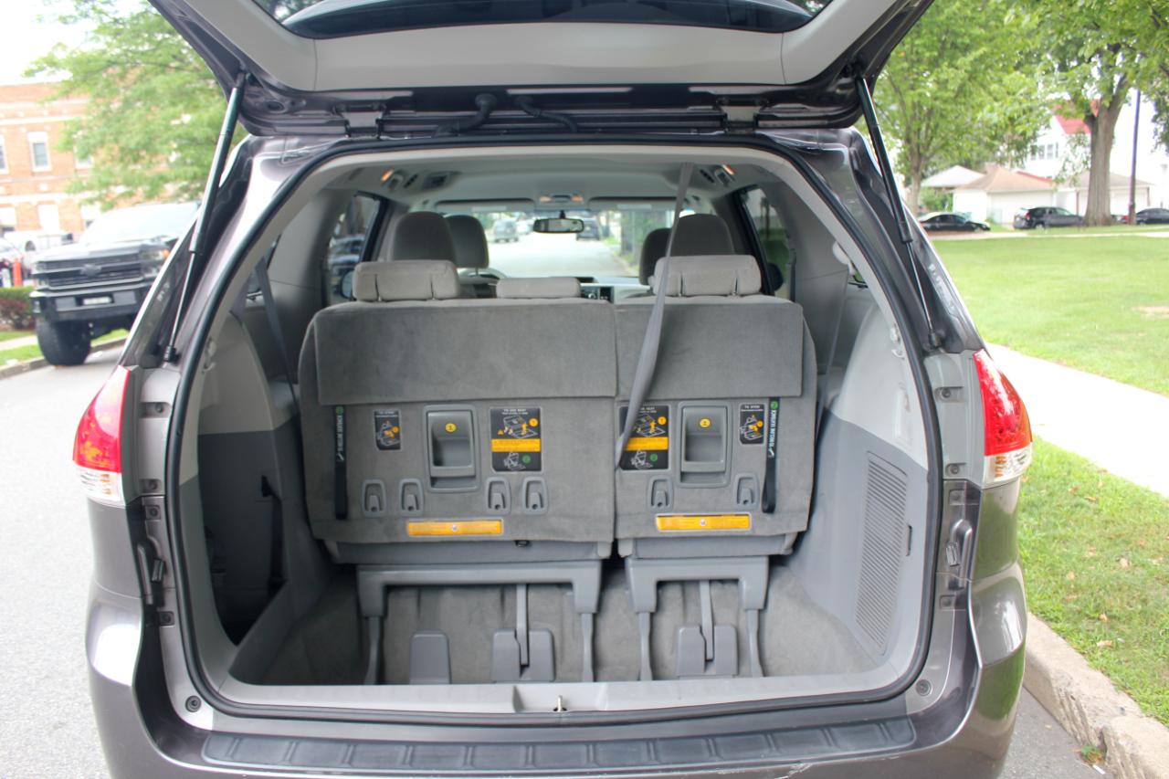 Toyota Sienna LE FWD 8-Passenger V6 2014