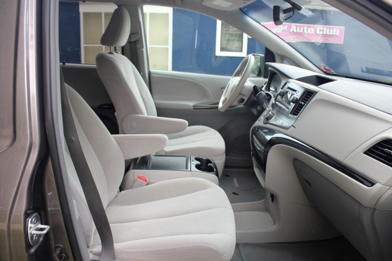 Toyota Sienna LE FWD 8-Passenger V6 2014