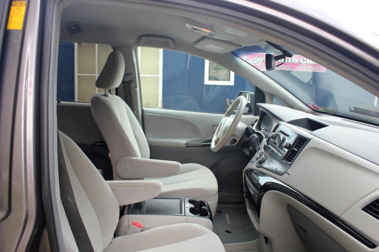Toyota Sienna LE FWD 8-Passenger V6 2014