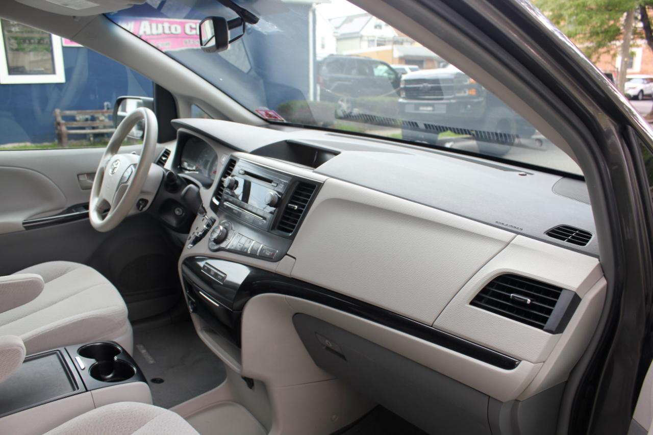 Toyota Sienna LE FWD 8-Passenger V6 2014