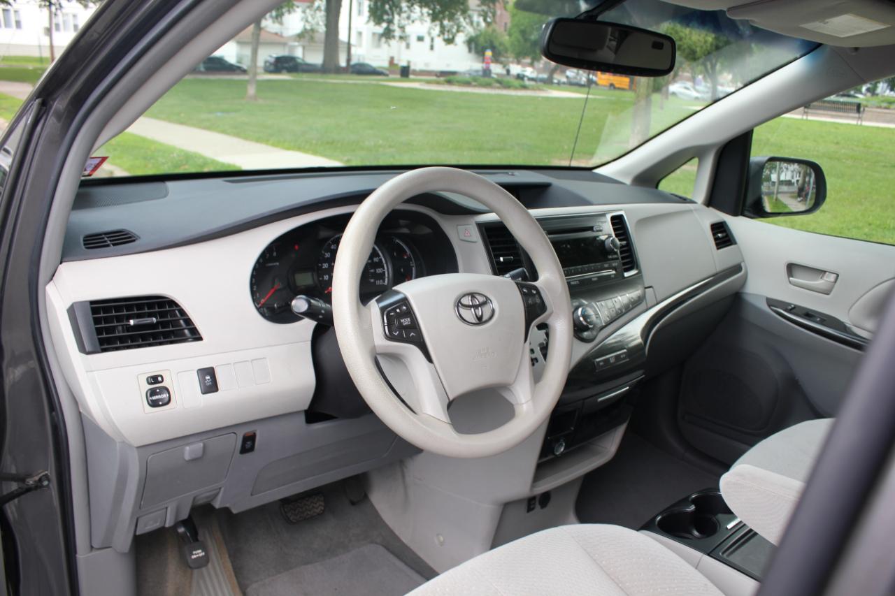Toyota Sienna LE FWD 8-Passenger V6 2014
