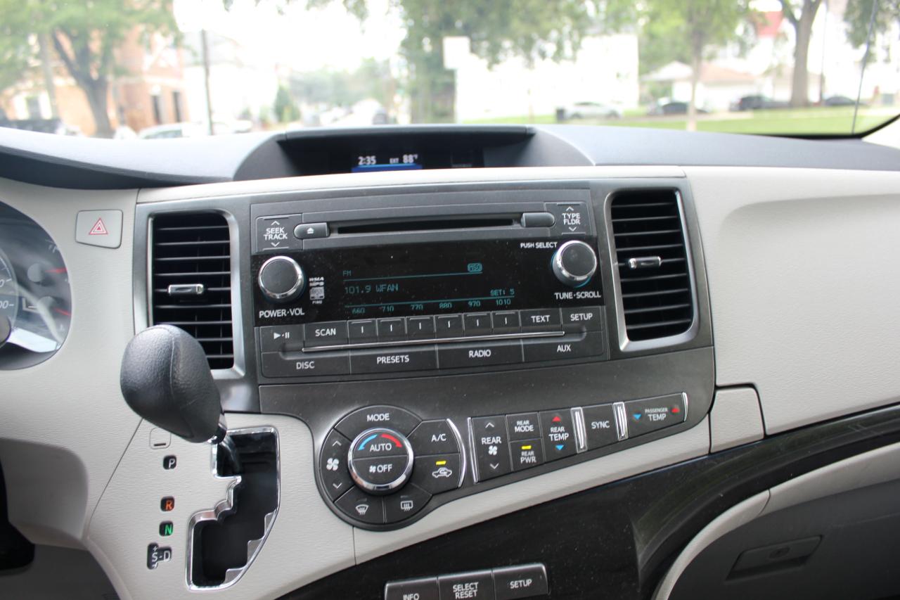 Toyota Sienna LE FWD 8-Passenger V6 2014