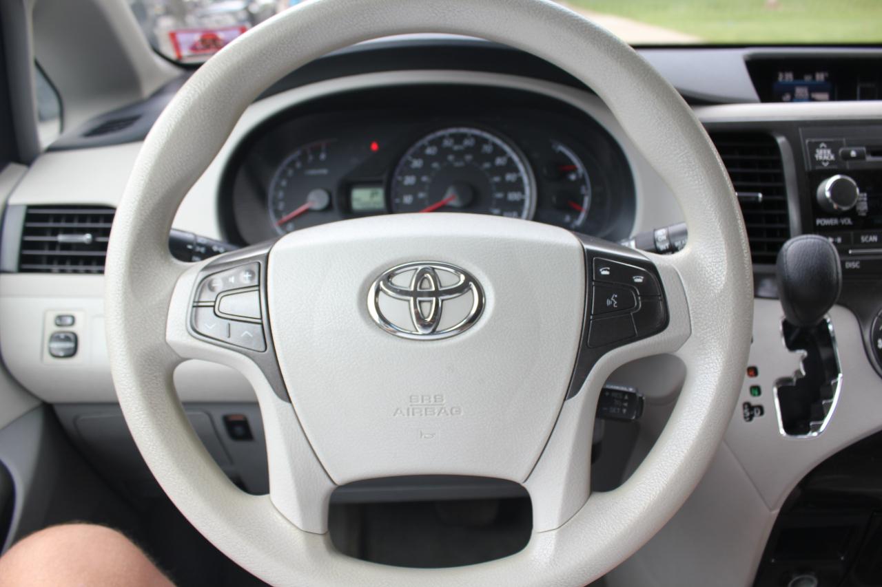 Toyota Sienna LE FWD 8-Passenger V6 2014