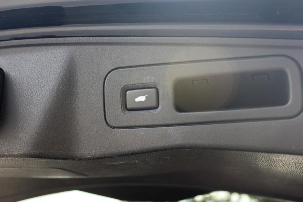 Acura MDX 6-Spd AT w/Tech and Entertainment Package 2011