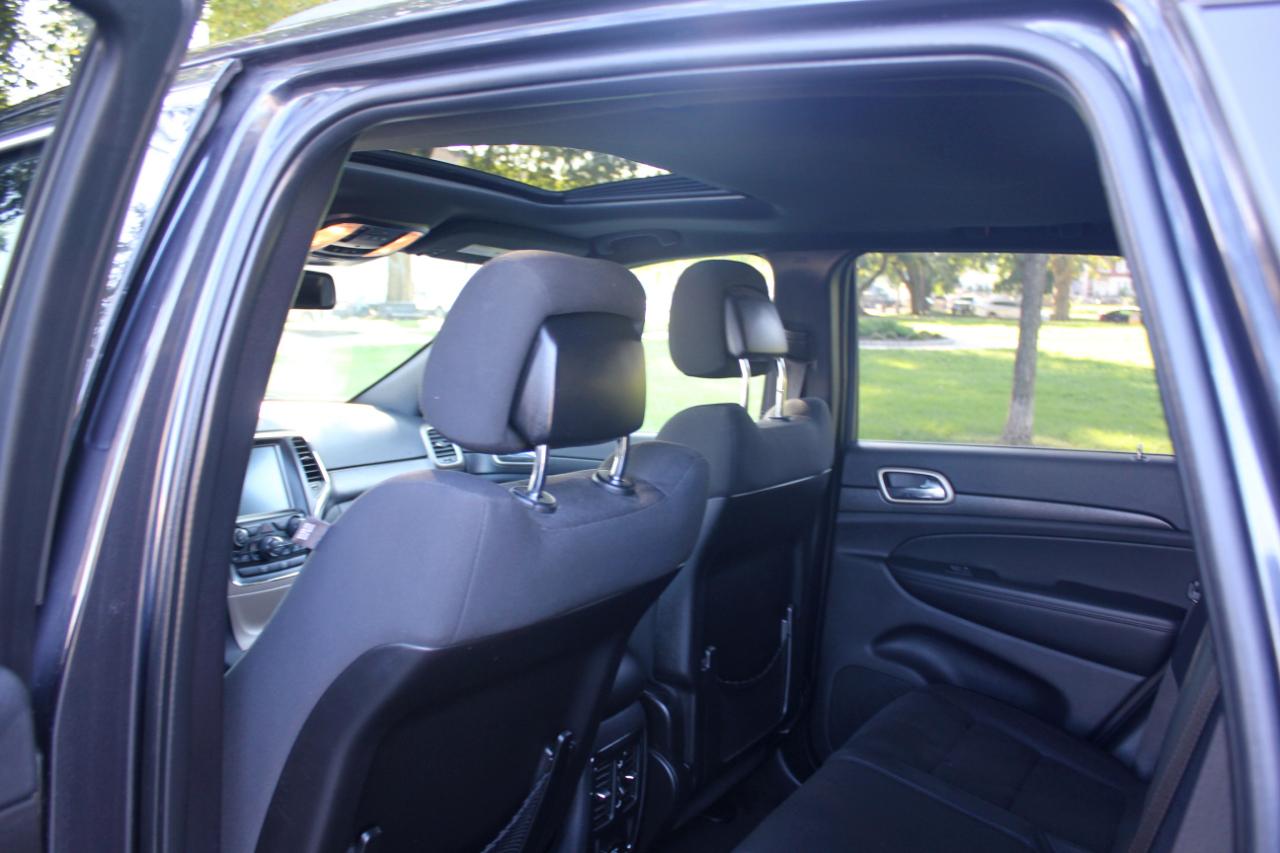 Jeep Grand Cherokee Laredo 4WD 2015