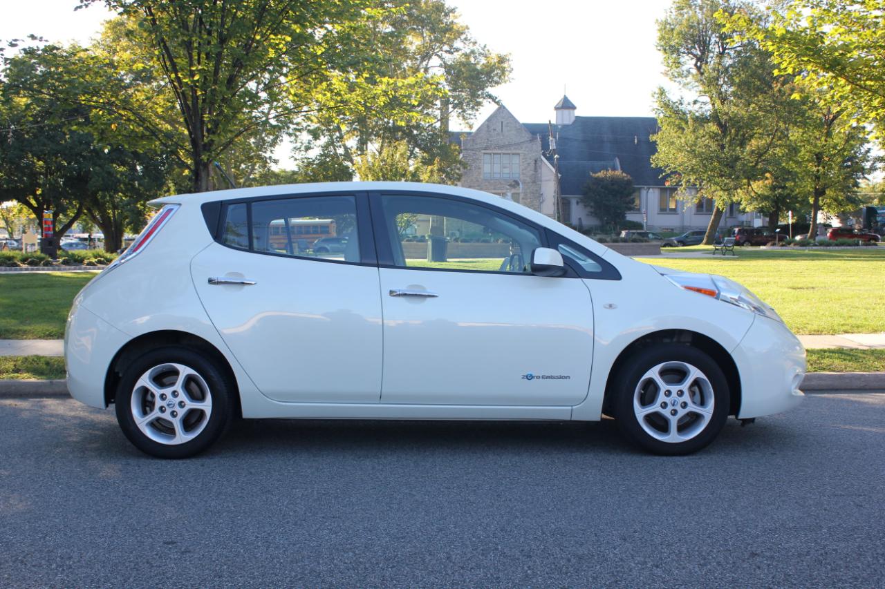 Nissan Leaf SL 2012