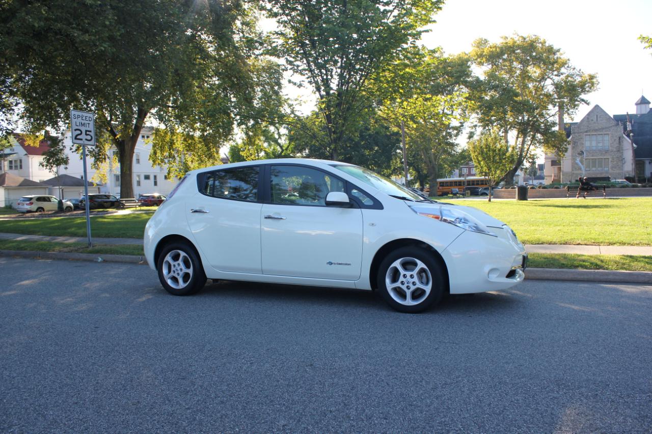 Nissan Leaf SL 2012