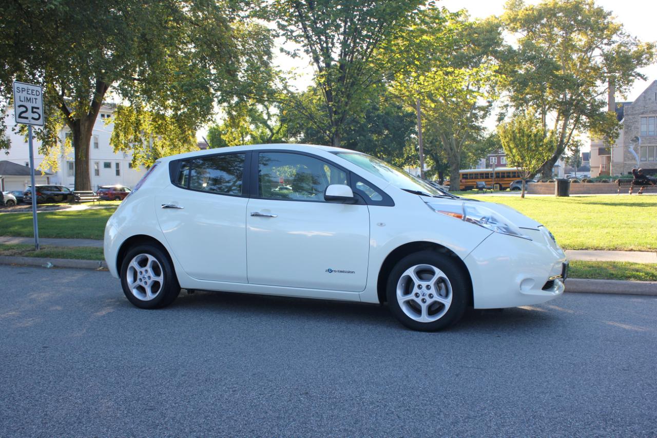Nissan Leaf SL 2012