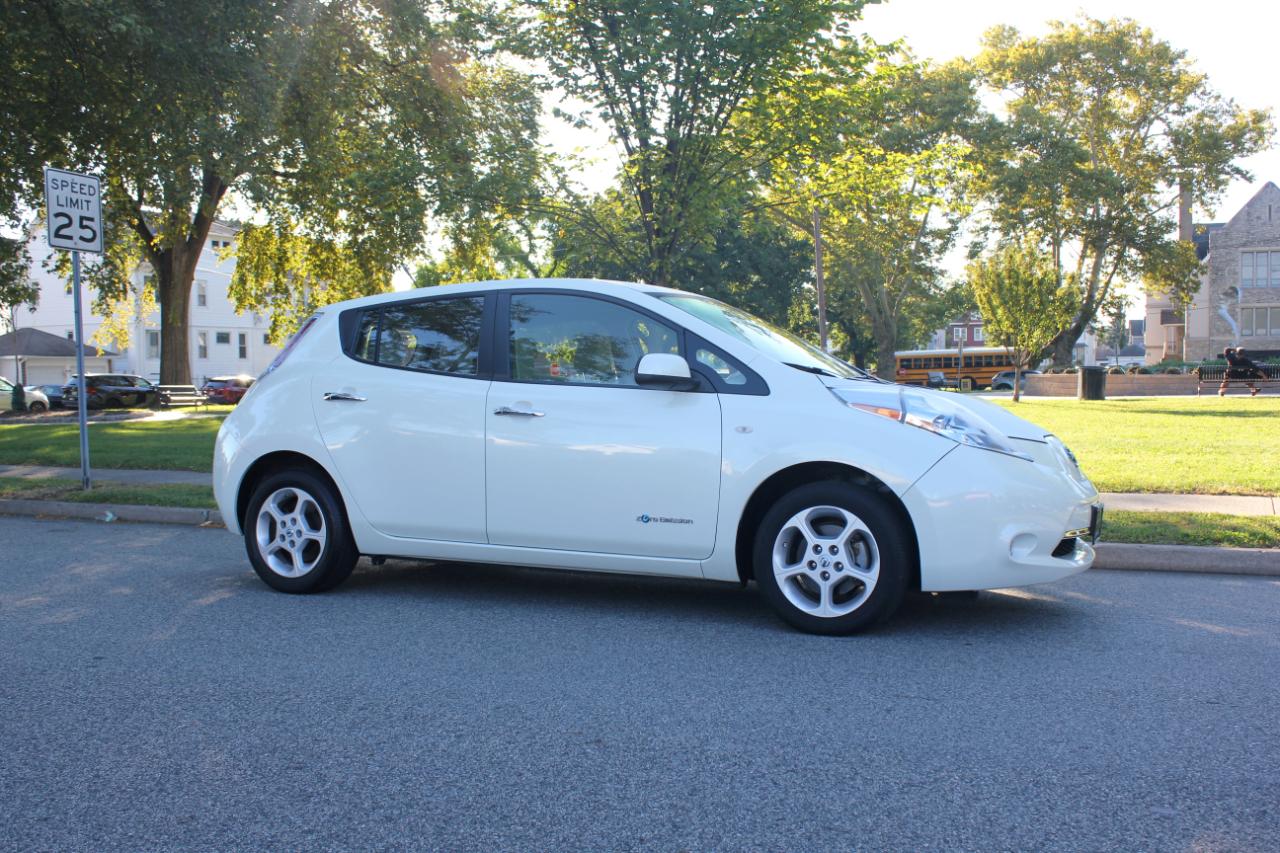 Nissan Leaf SL 2012
