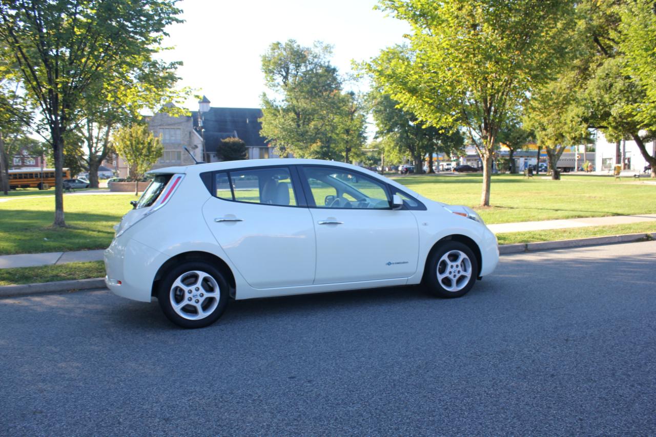 Nissan Leaf SL 2012