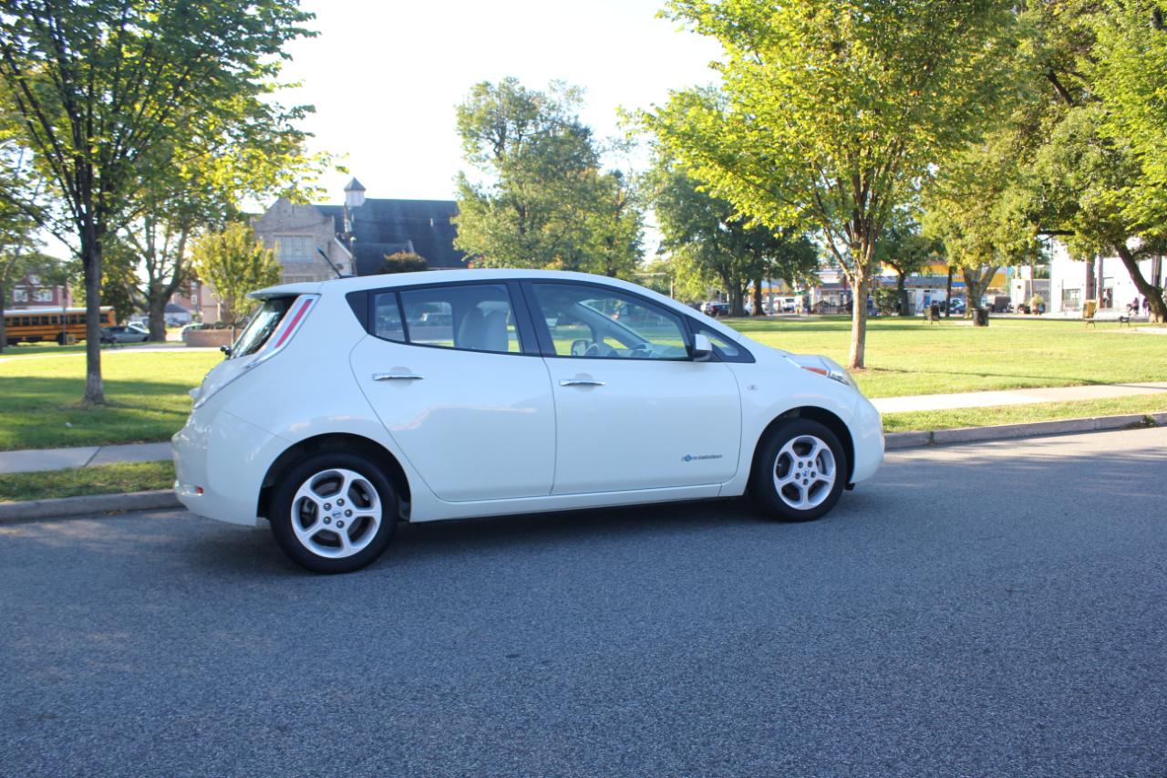 Nissan Leaf SL 2012